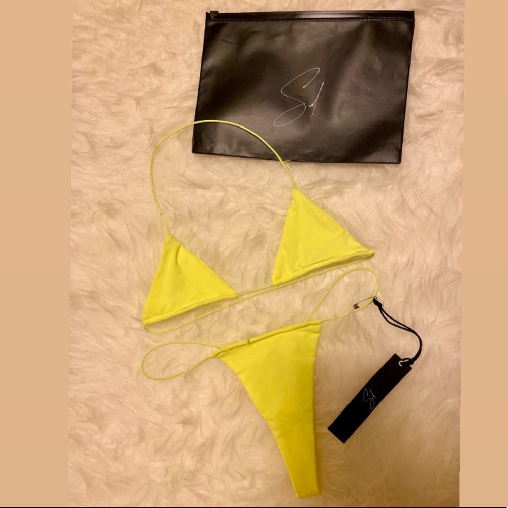 Sel Doval Neon Green Tinikini 💚